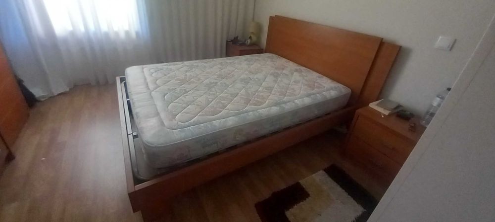Cama de casal com colchão incluído