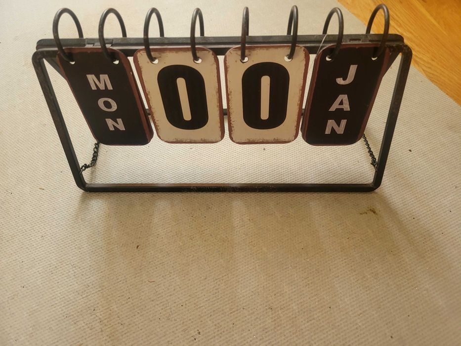 настольный  вечный календарь функциональный подарок для рабочего стола