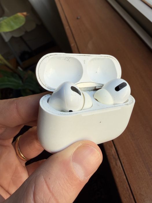 AirPods Pro 2021