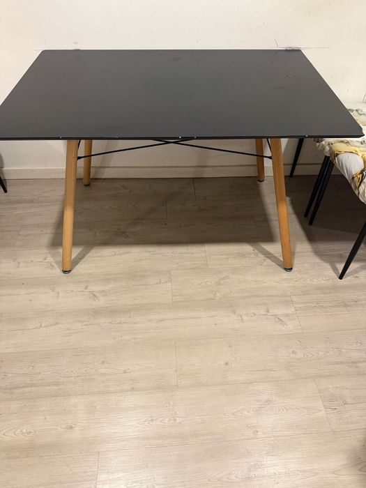 Vende-se mesa de jantar