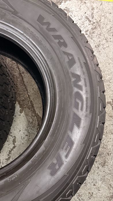 Pneus 255/75r17 113T Goodyear Wrangler com 80% piso
