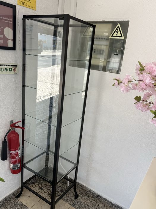 Espelho , mesa centro, expositor, quadro branco , poltrona