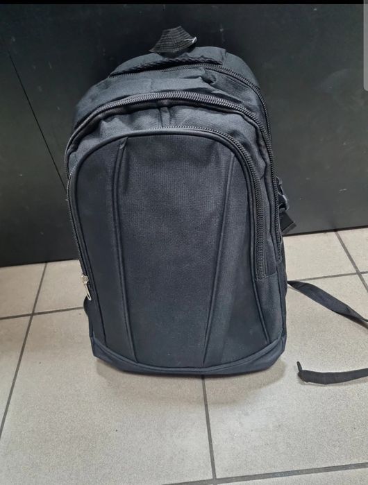 Nowy duży plecak czarny