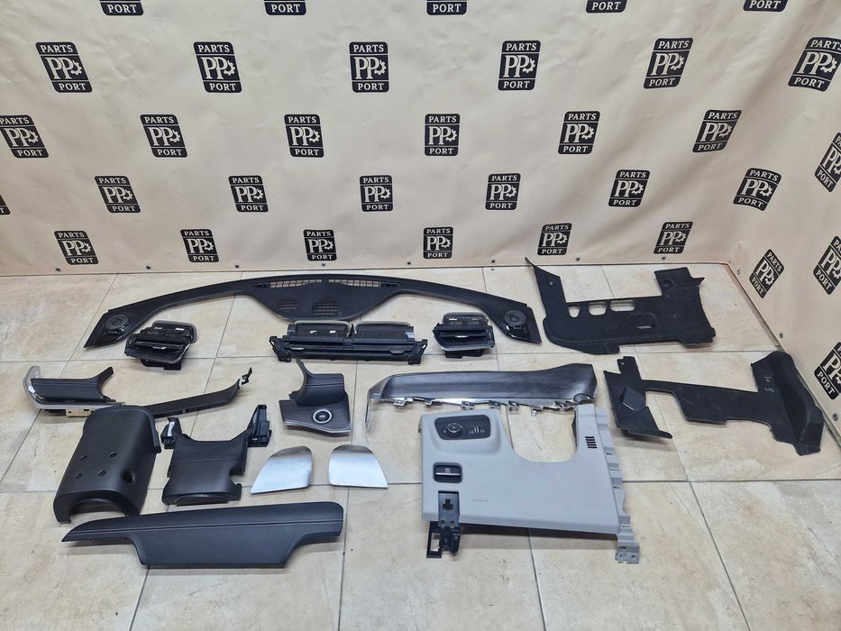 Пластик торпедо накладки салона дефлектори Jeep Grand Cherokee WL Over