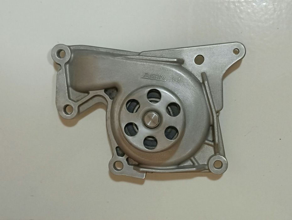 Водяной насос Aisin WE-RE05 идеал  помпа япония оригинал