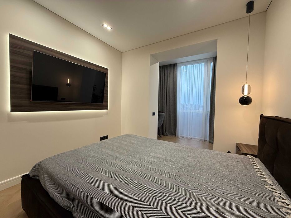 Величезна квартира з дизайнерським ремонтом в самому Центрі.  Газ