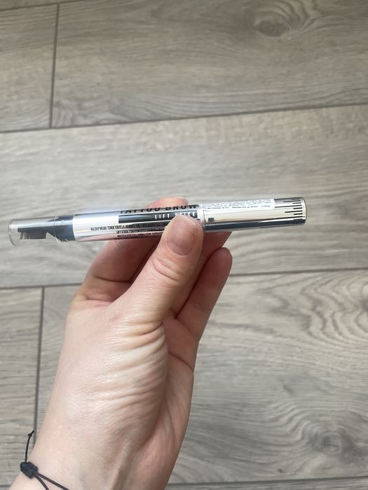 Моделювальний віск для брів у форматі стіка Maybelline New York Tattoo Brow