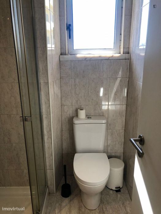 Quarto - localizado em São Sebastião Lisbon