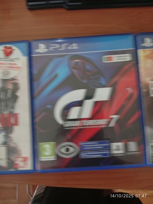 Ps4 usado perfeito estado 2 controle 5 jogos