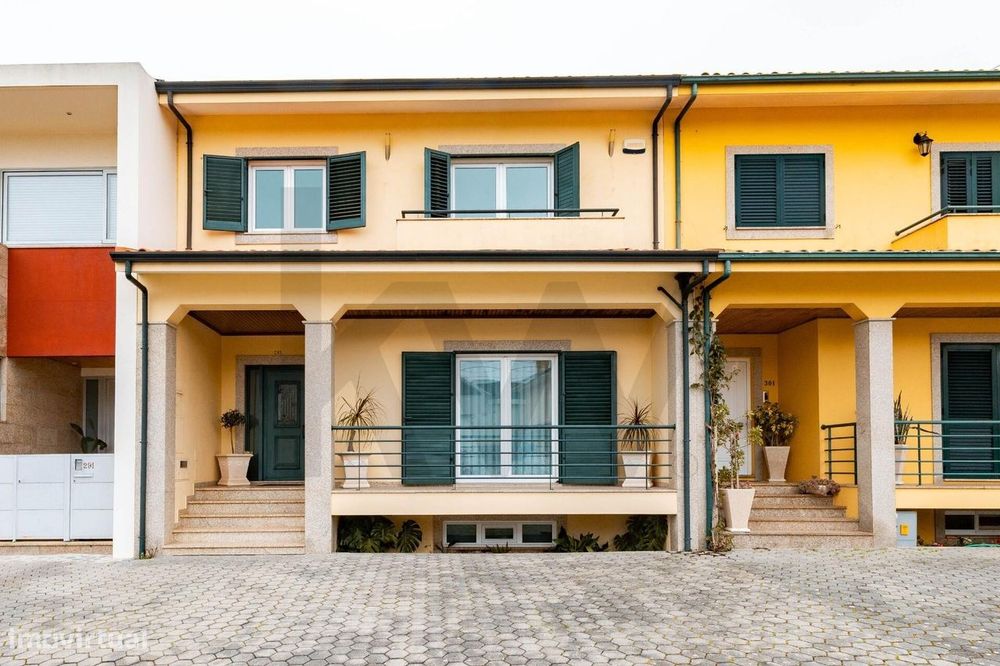 Excelente Moradia T4 em Argoncilhe | Garagem 4 Carros, Jardim e Vistas