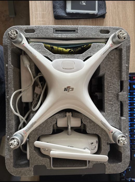 DJI Phantom 4 (3 disponiveis ) video 4K foto + ou 300gr carga pesca