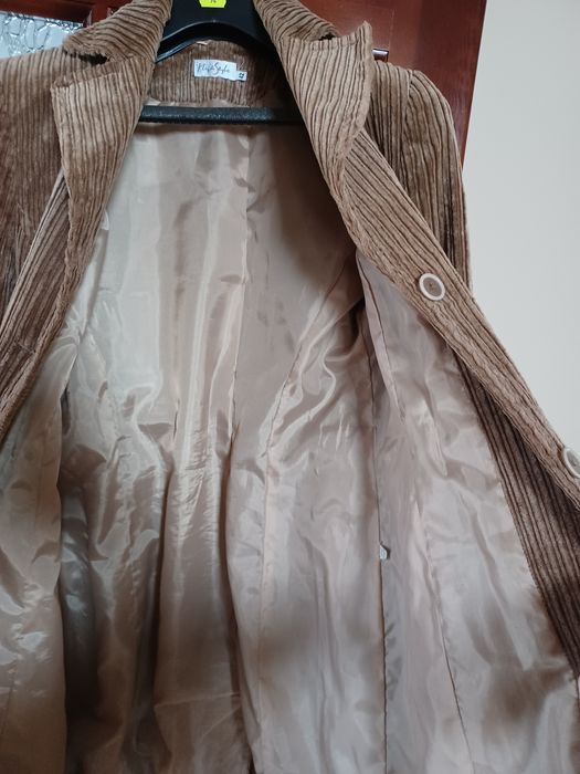 Płaszczyk sztruksowy na podszewce rozm. 42 brązowy