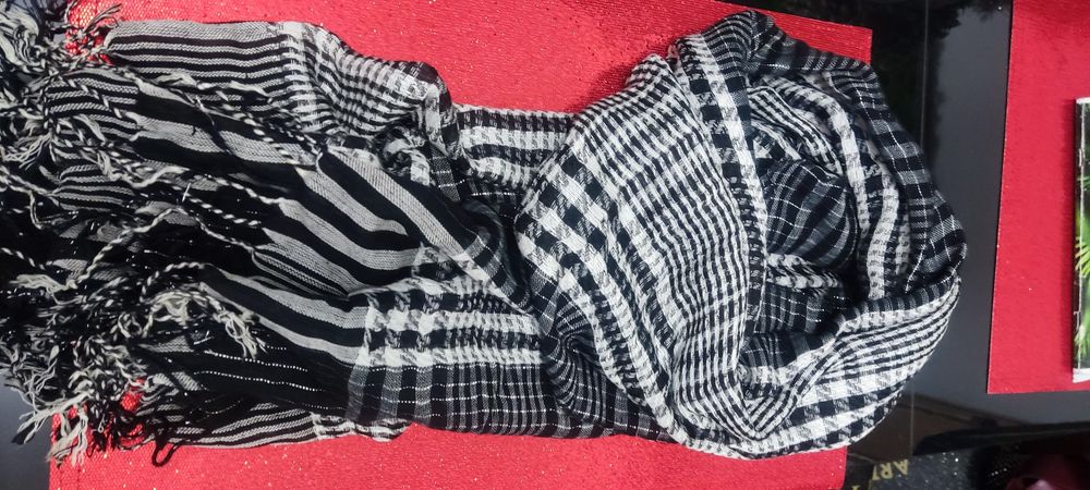 Szal arafatka ze srebrną nitką