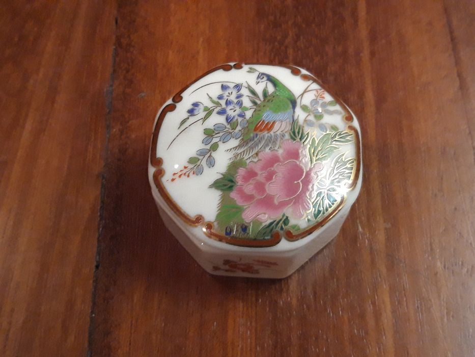 Caixa pequena de porcelana da marca japonesa Shibata