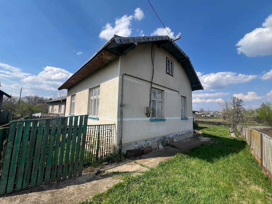 Продається будинок із земельною ділянкою у с. Підпечери