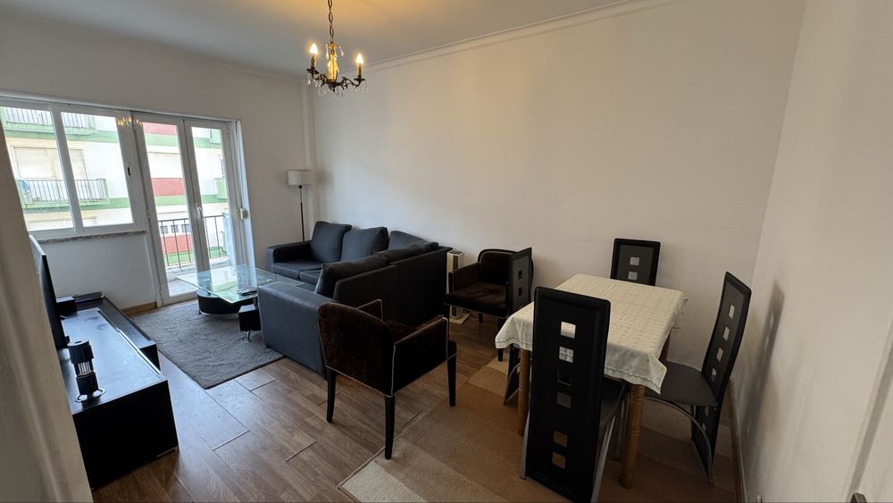 Arrenda-se quarto casal no centro de corroios.