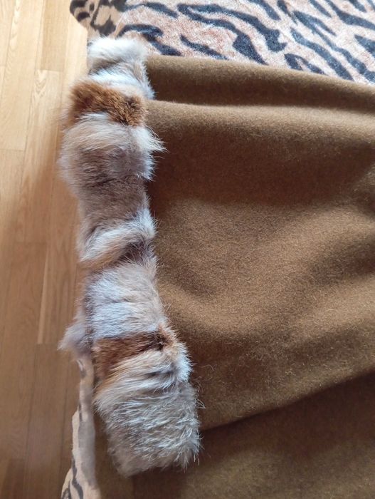 Capa de burel em lá