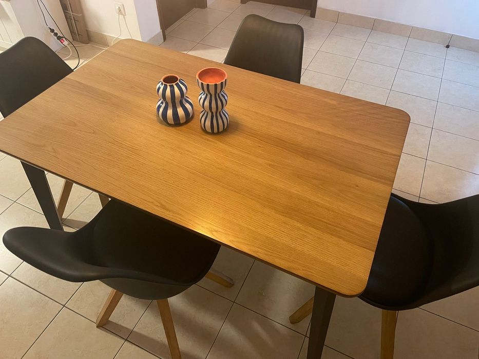 Conjunto de mesa com 4 cadeiras