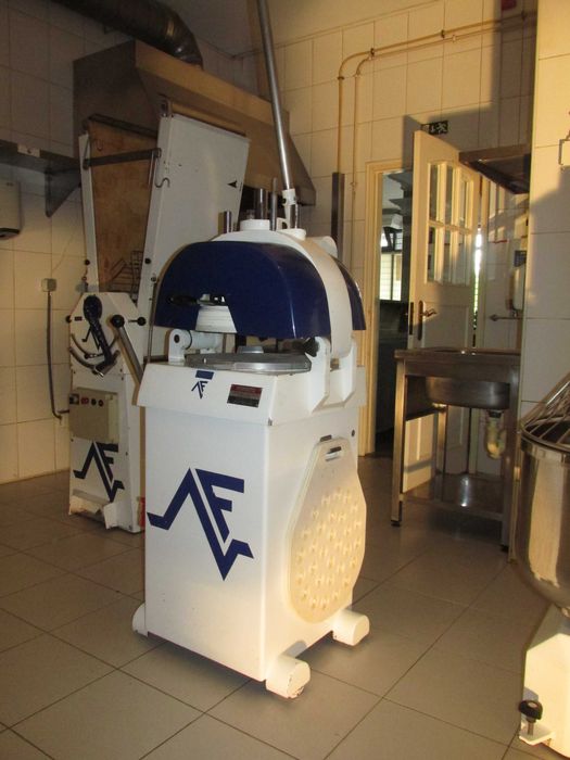 Material de fabrico de pão e pastelaria,  p/ venda a preço de SALDO…