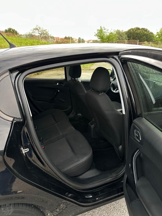 Peugeot 208 — fotografia 12