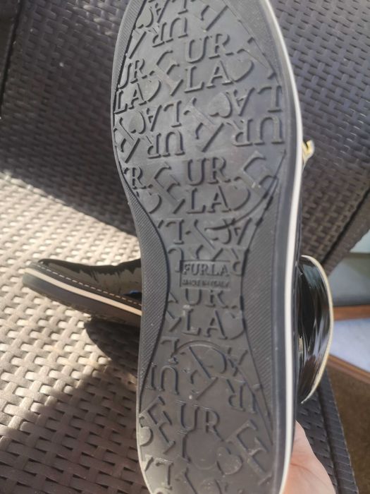 Buty Furla czarne z lakierowanej skóry