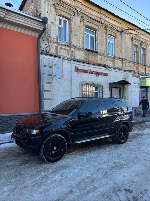 BMW X5 2003 года. обьем 4.4. Полный привод (xDrive). 4х4