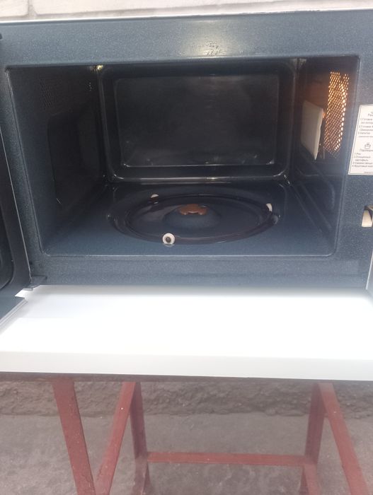 Продам мікроволнову піч samsung