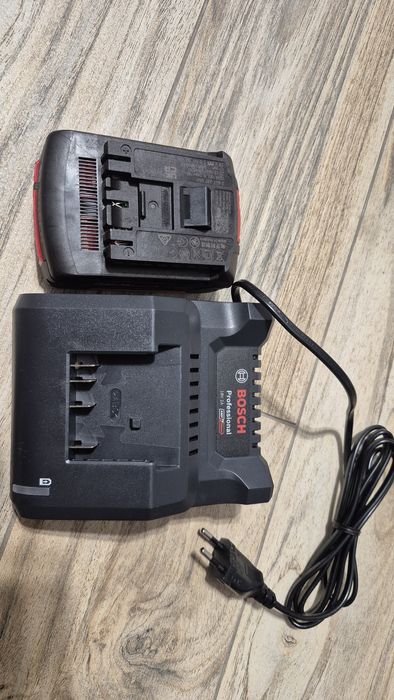 BOSCH ładowarka+aku