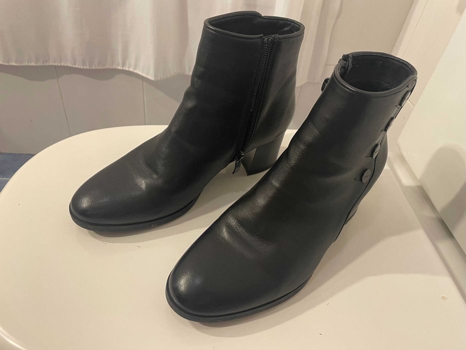 Botas pretas de senhora n.º 38