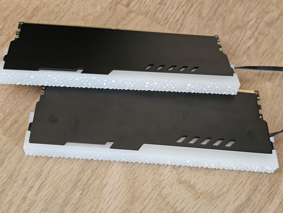 Pamięć RAM 2x8GB DDR4 3200MHz RGB