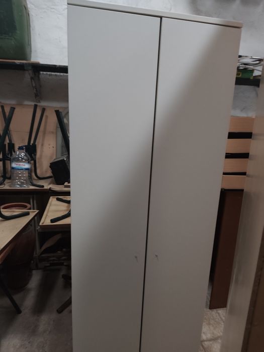 Roupeiro branco em bom estado