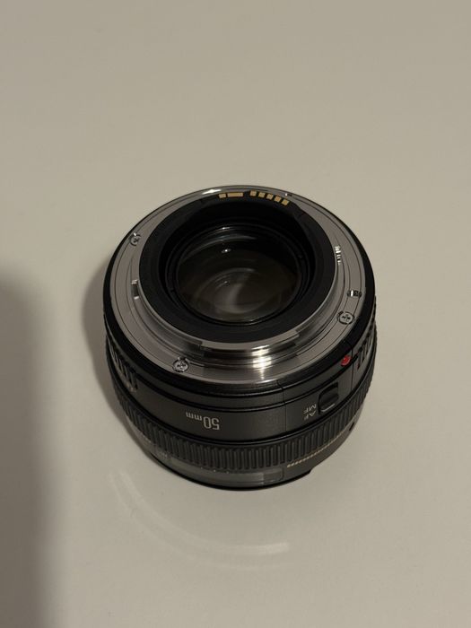Продам Canon EOS 6D Mark II + обʼєктив EF 50mm f/1.4 USM