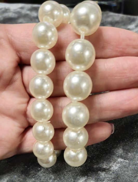 Bransoletki z syntetycznych pereł