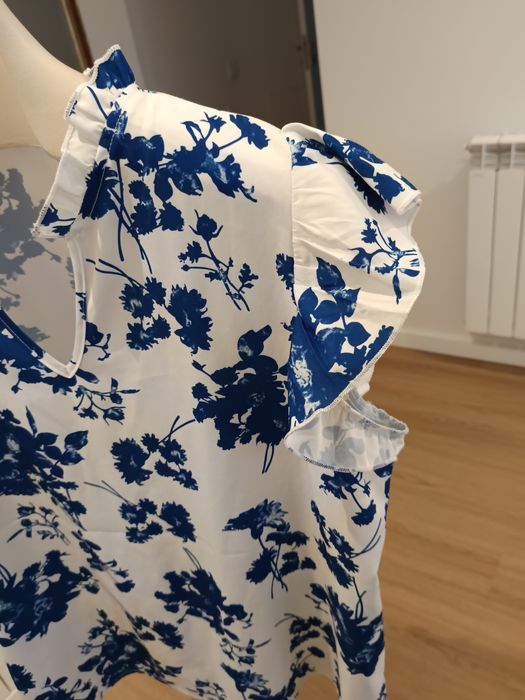 Camisola floral azul e branca L