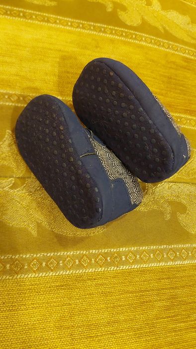 Buciki ocieplane dla noworodka