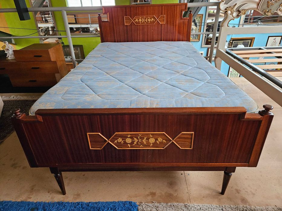 Cama vintage com estrado e colchão - Muito bom esta