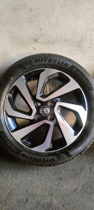 Koła aluminiowe 17 cali Aygo X z oponami letnimi