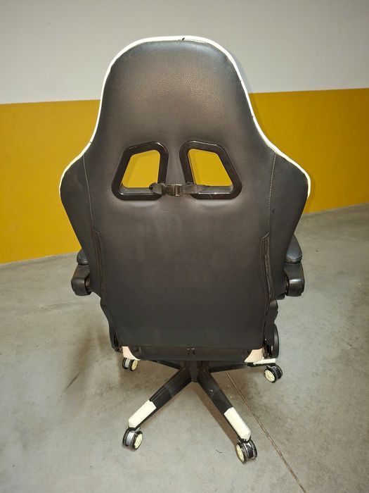 Cadeira Gamer em Pele Preto e Branco. Reclinável