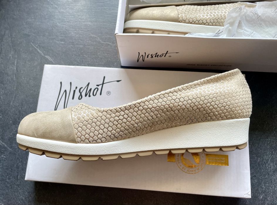 Sprzedam nowe beżowe damskie buty 41 John Wishot