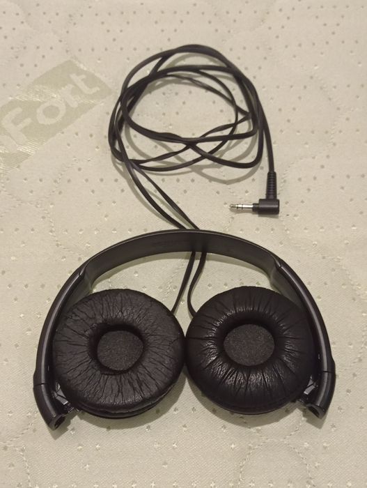 Накладні навушники Sony MDR-ZX110 чорного кольору