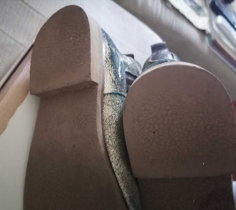 Botins dourados rasos da Coolway