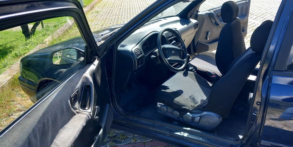 Nissan Sunny 2.0 dlx Hatchback (diesel)