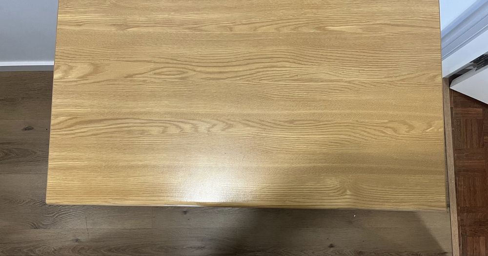 Secretária para computador e impressora.