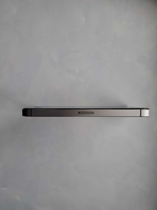 iPod 5s. 16Gb Black bypass  б/у.