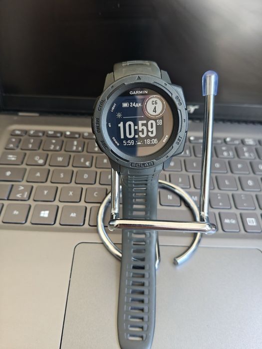 Garmin instinct solar гарний стан!