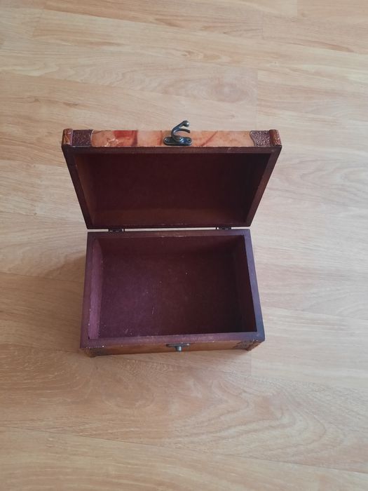 Drewniane pudełko na skarby