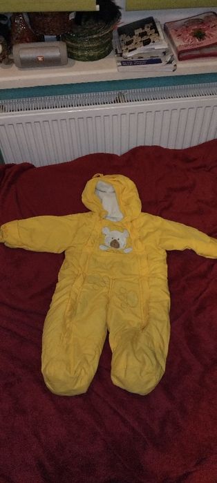 Продам комбинезон тепленький  с рождения.