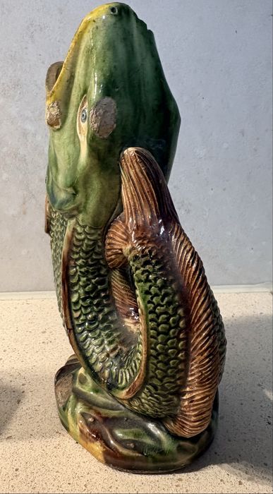 Para restauro Antiga jarra “peixe” em faiança das Caldas da Rainha