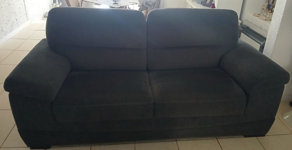 Sofá de 3 lugares oferta de puff marca Lourini