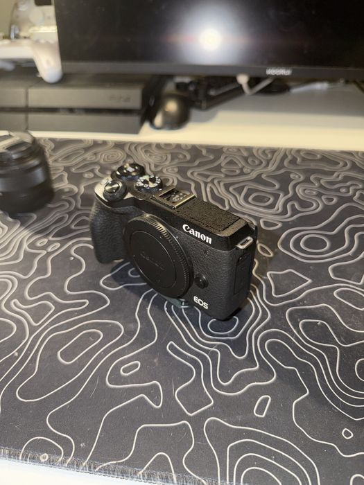 Canon M6 Mark II + 15–45mm + 4 batteries
